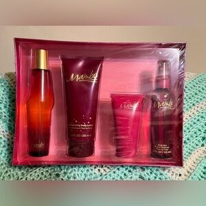 **NEW** Liz Clairborne Mambo Set